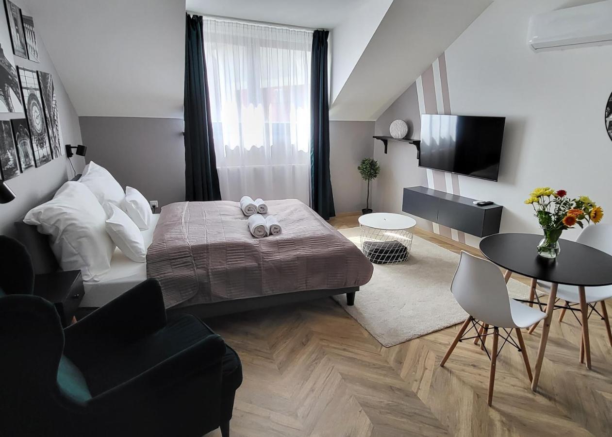 Dotis Apartman Tata Exterior photo